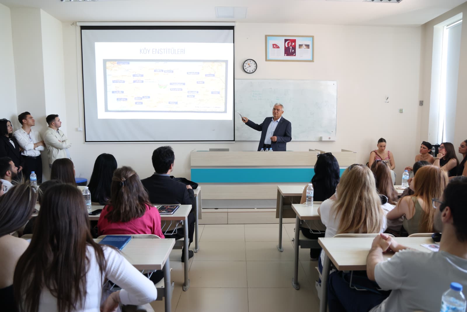 Duayen Sanayici, Geleceğin Ekonomisini Gençlerle Konuştu